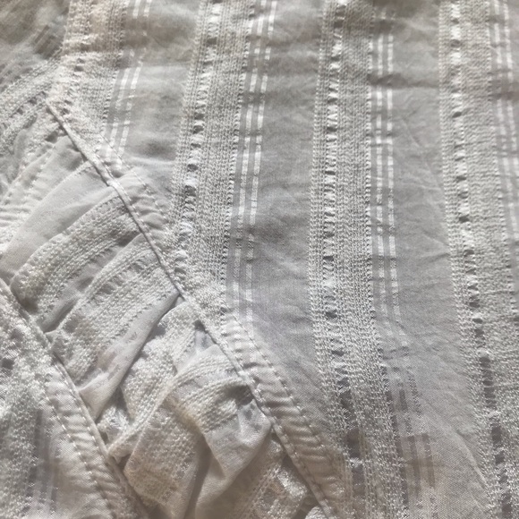 Beautiful white blouse - Picture 2 of 7